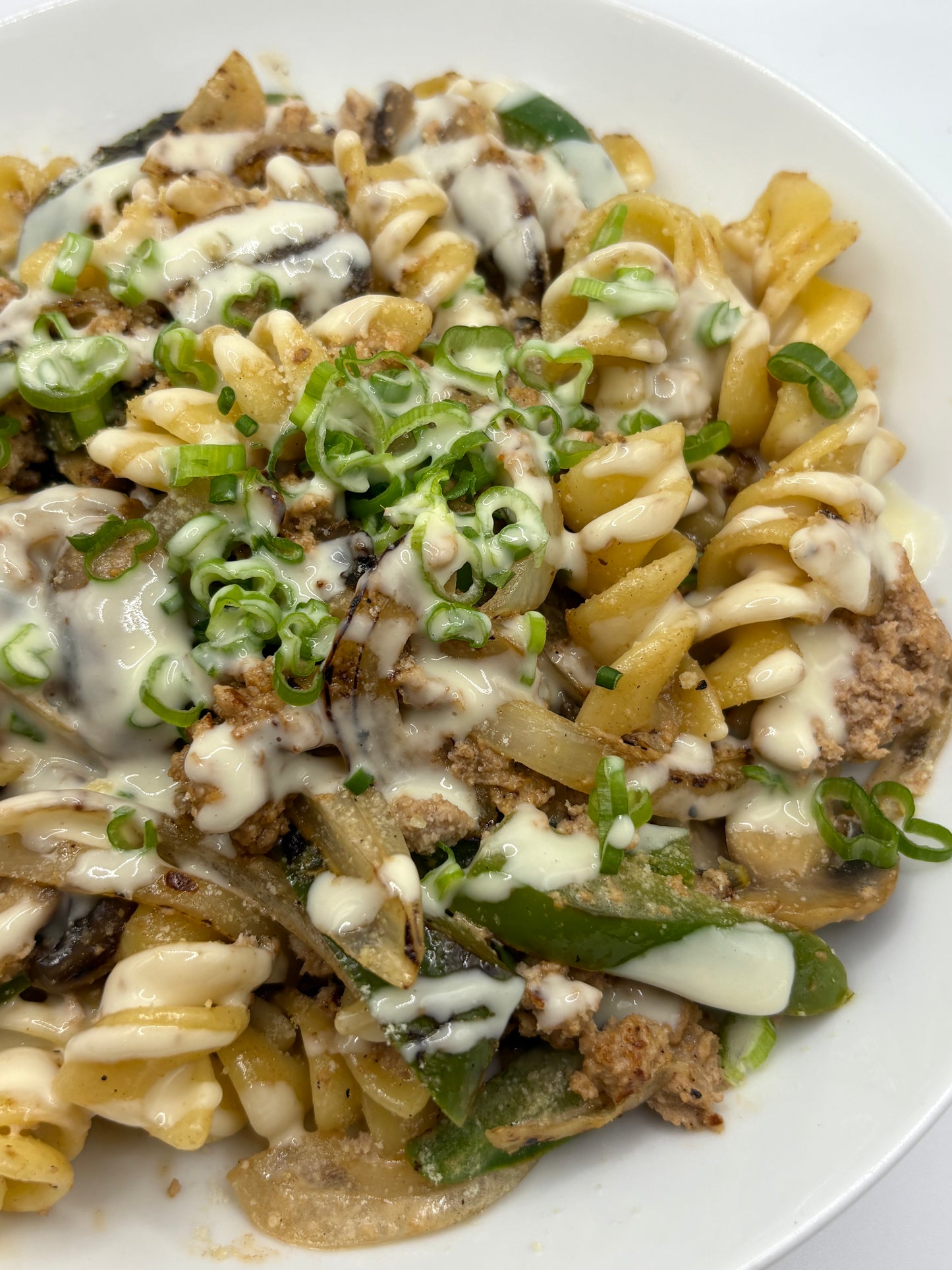 Turkey Philly Cheese Pasta / Pâtes à la Dinde Philly Cheese